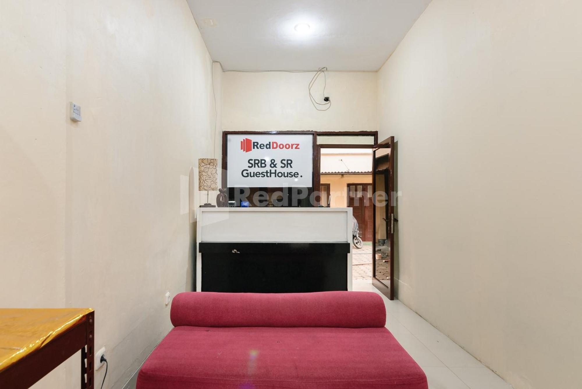 Sr Residence Near Mall Ciputra Cibubur Mitra Reddoorz 베카시 외부 사진