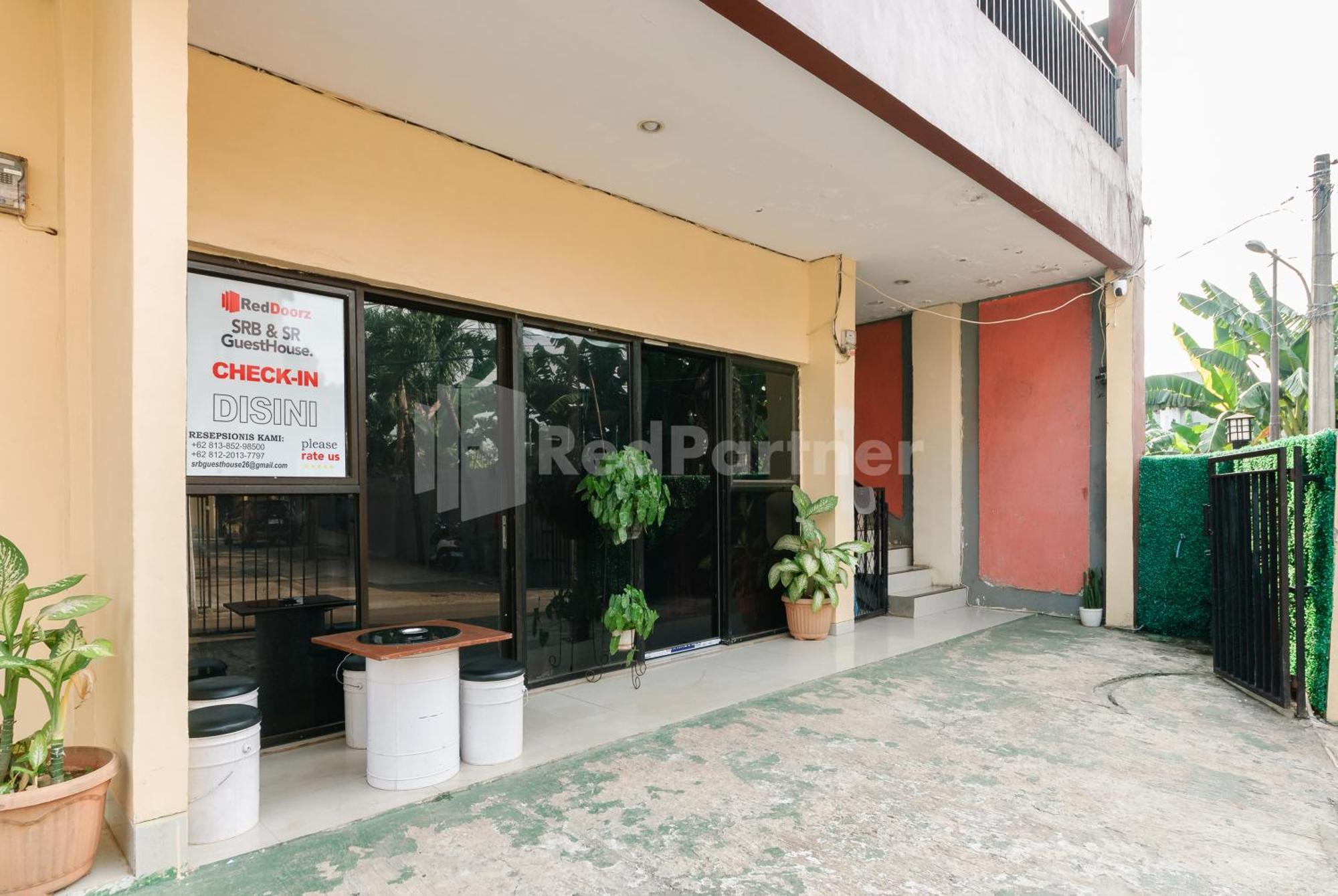 Sr Residence Near Mall Ciputra Cibubur Mitra Reddoorz 베카시 외부 사진