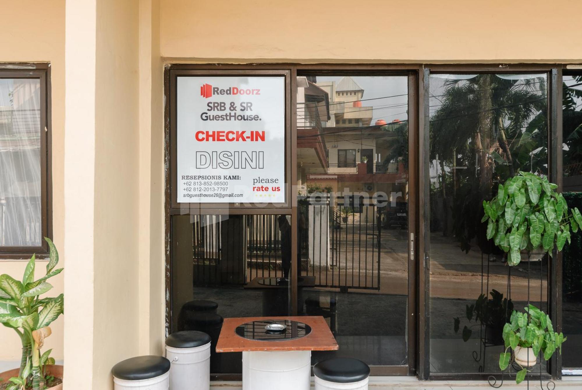 Sr Residence Near Mall Ciputra Cibubur Mitra Reddoorz 베카시 외부 사진