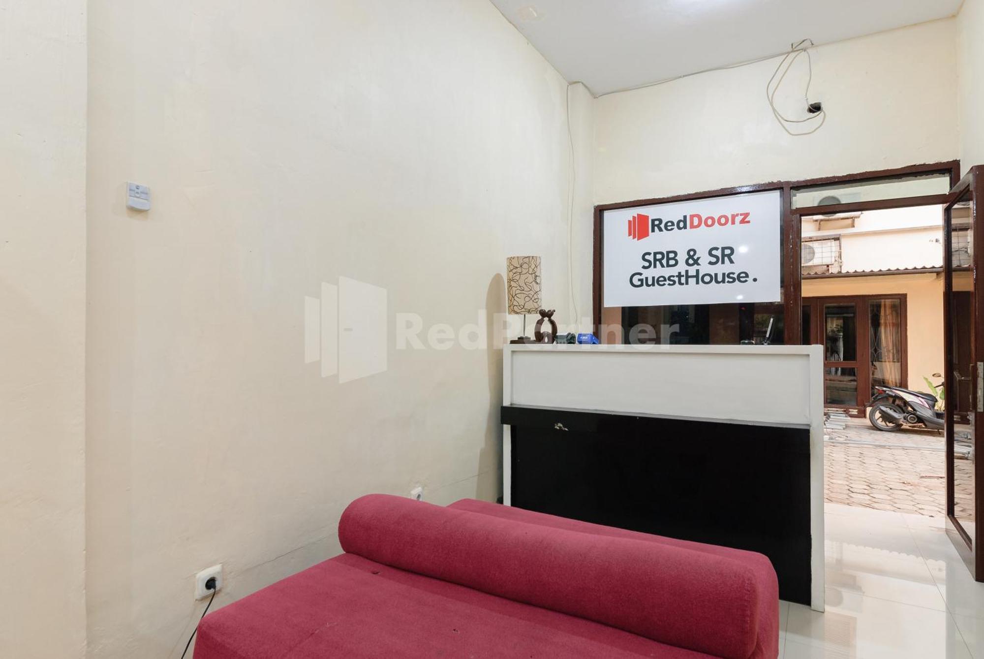 Sr Residence Near Mall Ciputra Cibubur Mitra Reddoorz 베카시 외부 사진